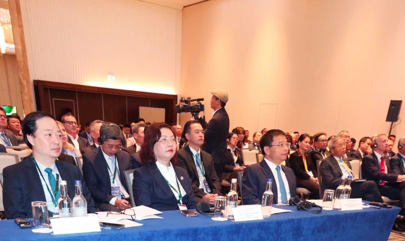 Bộ Tài chính tổ chức thành công Hội nghị xúc tiến đầu tư tại Vương quốc Anh - Ảnh 2