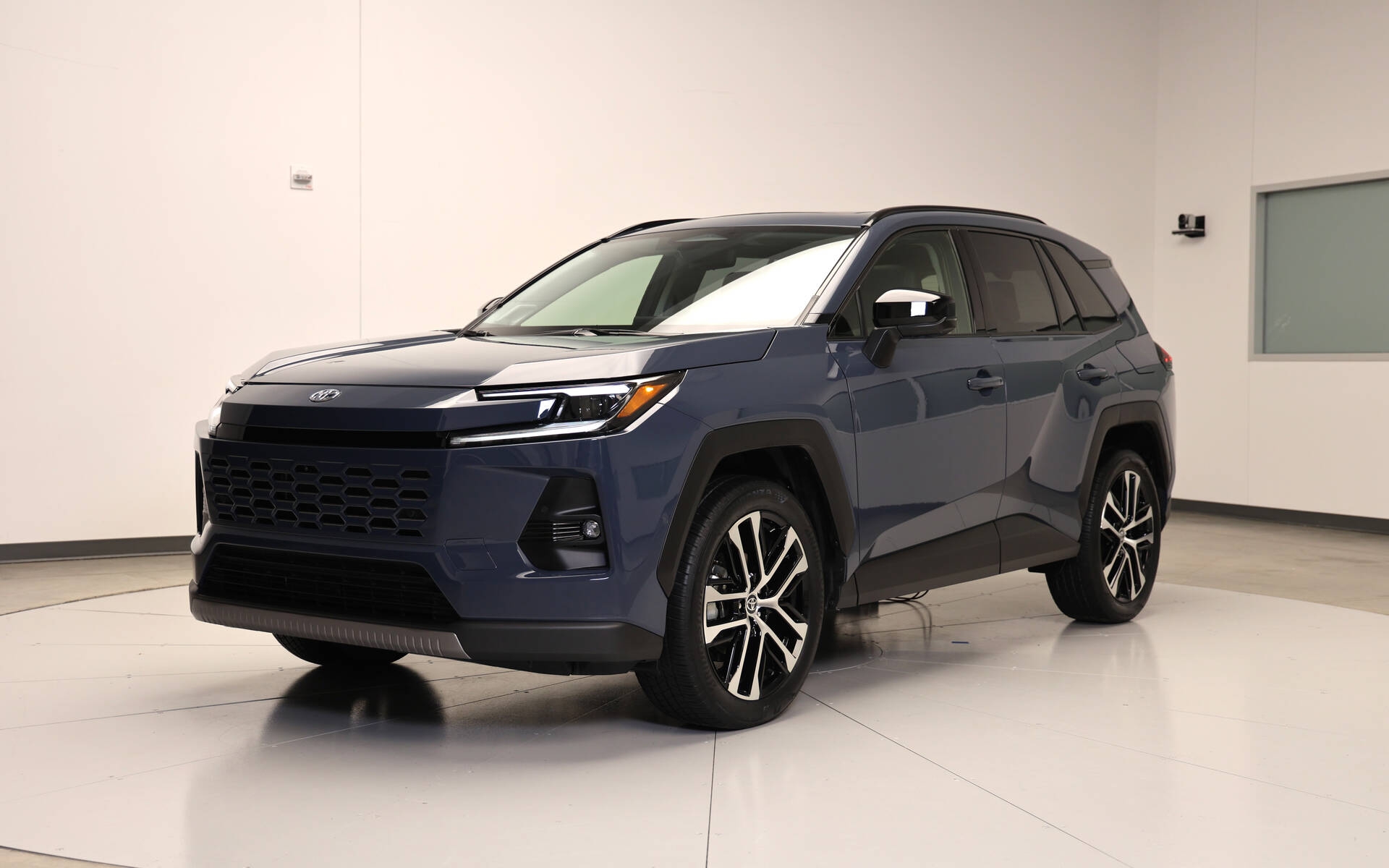 Mazda CX-5 hybrid sẽ khó bán, phải đến 2030 mới bùng nổ và đây là lý do - Ảnh 2