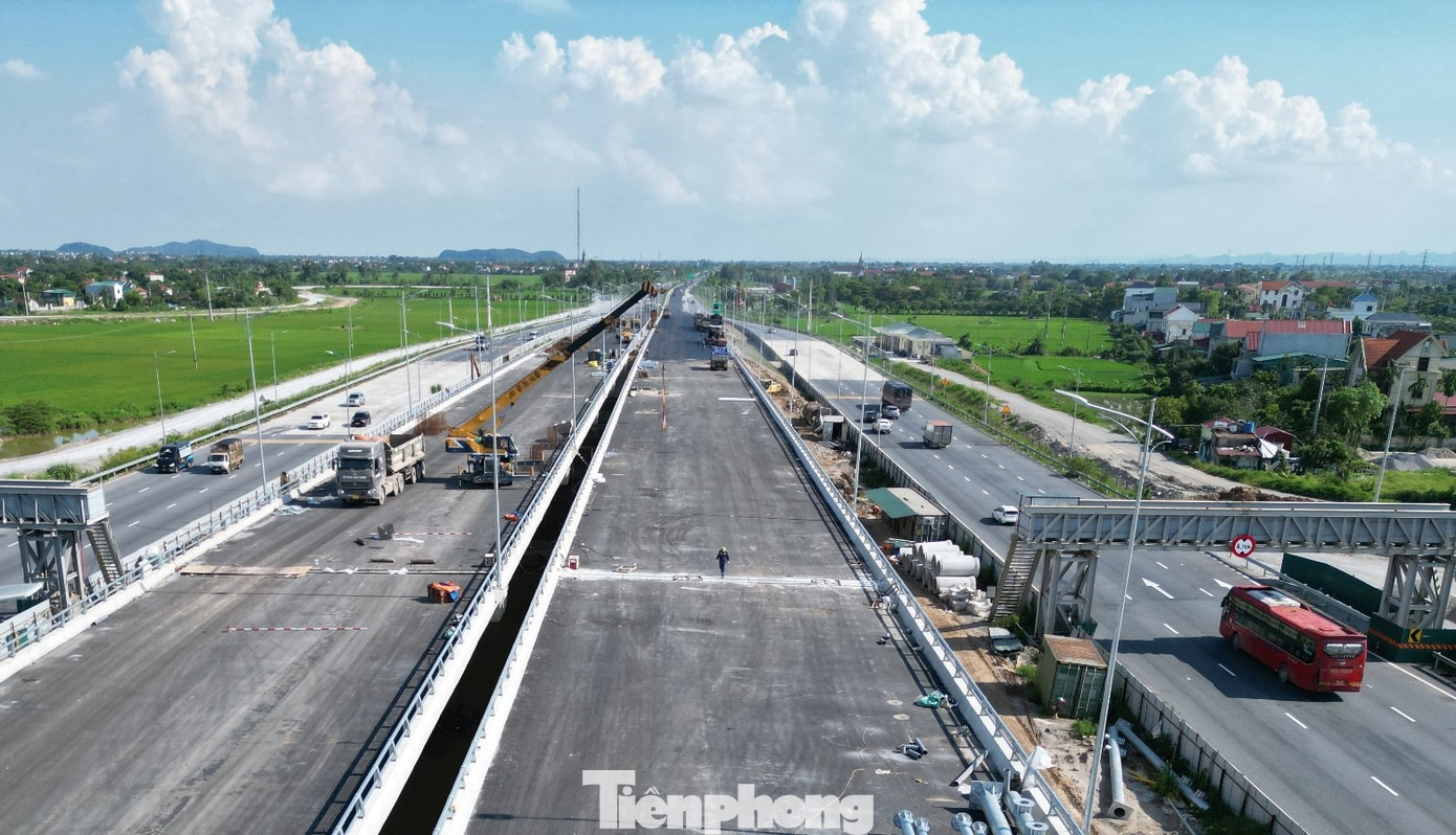 Hình hài nút giao 2 tầng cao tốc Bắc Nam qua Ninh Bình chuẩn bị thông xe - Ảnh 1