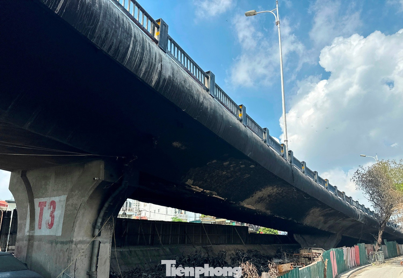 Kết quả kiểm định đường dẫn cầu Vĩnh Tuy sau vụ cháy hàng trăm xe máy - Ảnh 1