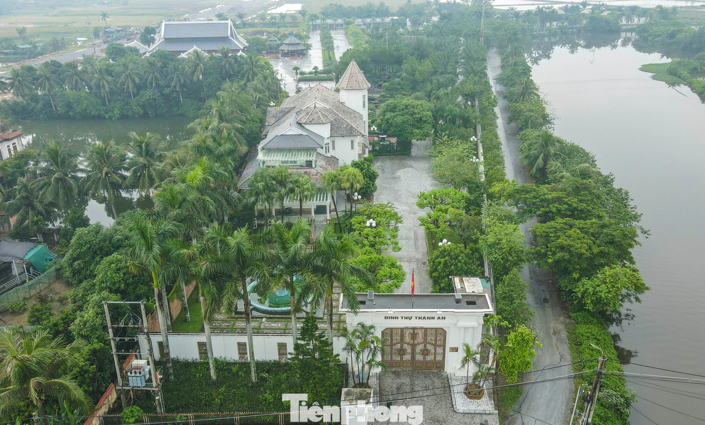 Choáng ngợp khi tận thấy dinh thự hoành tráng 50.000 m2 của ‘Bầu Đoan’ - Ảnh 1