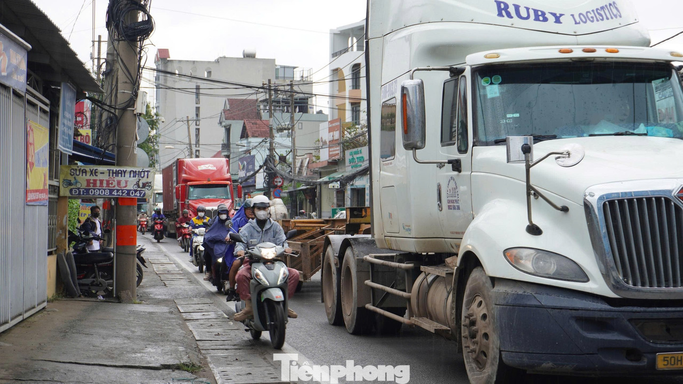 Cận cảnh đoạn đường 'tử thần' ở TPHCM sắp được mở rộng - Ảnh 1