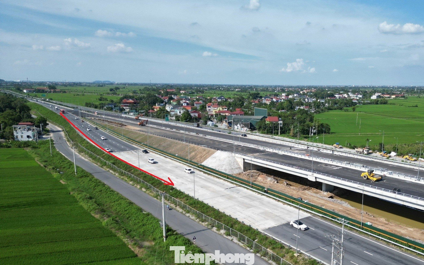 Hình hài nút giao 2 tầng cao tốc Bắc Nam qua Ninh Bình chuẩn bị thông xe - Ảnh 4