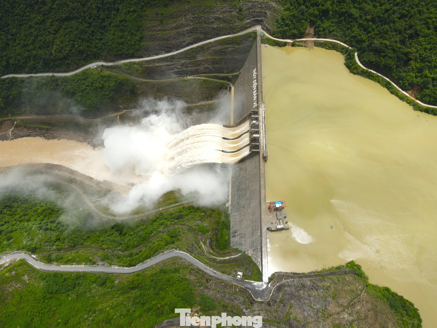 Thủy điện lớn nhất Bắc Trung Bộ xả nước trước bão số 9 - Ảnh 3
