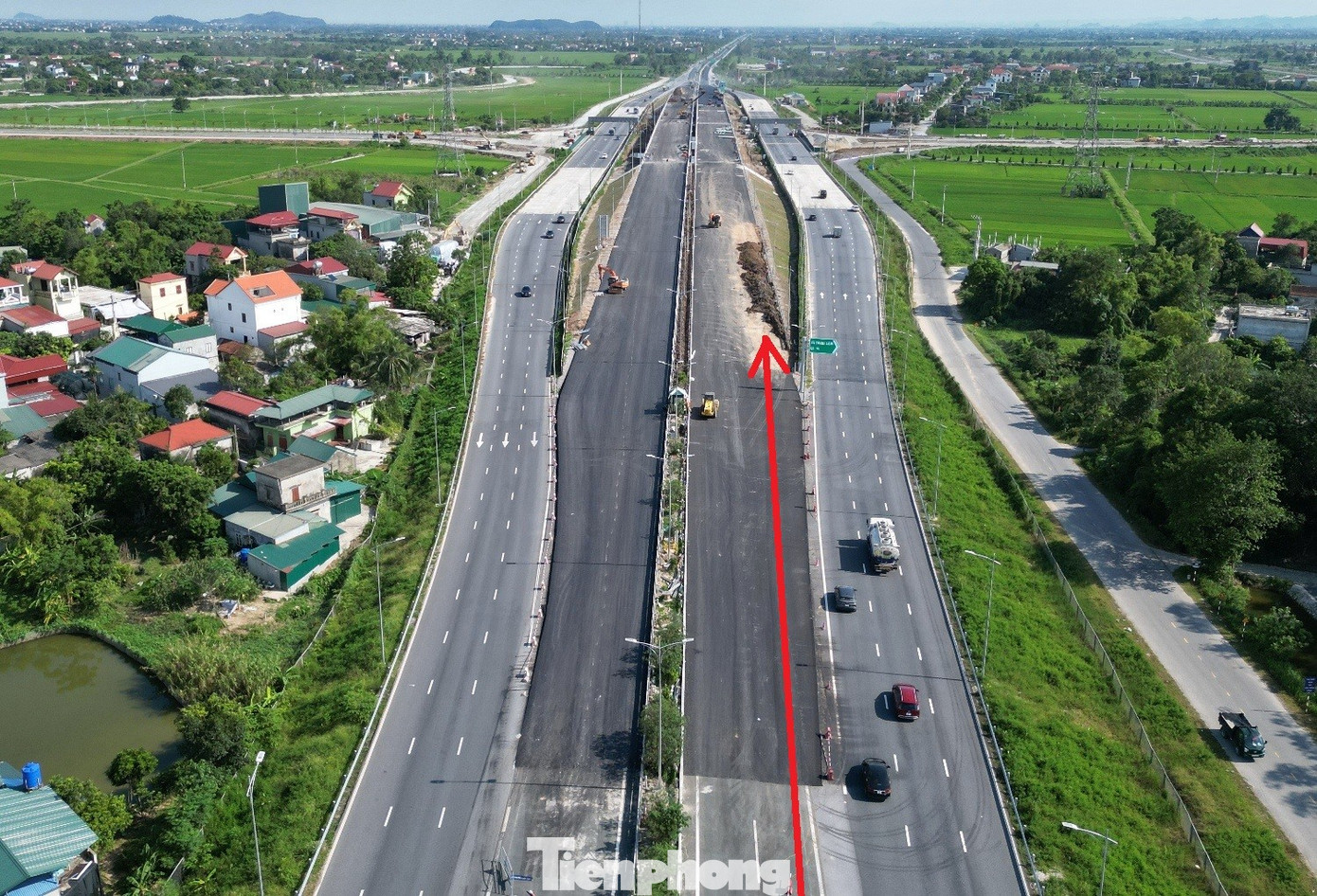 Hình hài nút giao 2 tầng cao tốc Bắc Nam qua Ninh Bình chuẩn bị thông xe - Ảnh 7