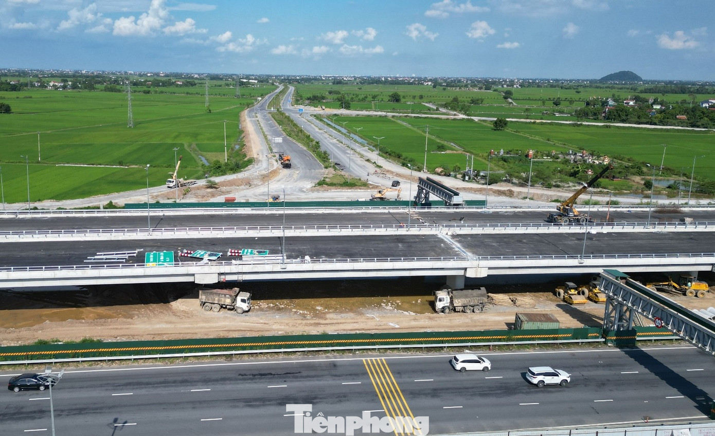 Hình hài nút giao 2 tầng cao tốc Bắc Nam qua Ninh Bình chuẩn bị thông xe - Ảnh 8