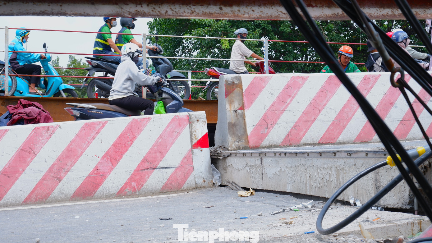 Hiện trạng cầu Bình Triệu 1 sau gần 3 tuần 'thần đèn' nâng tĩnh không - Ảnh 11