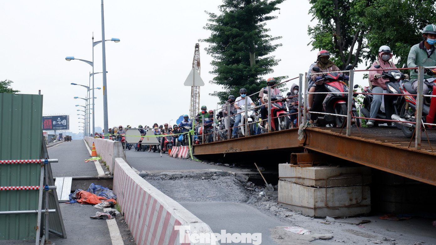 Hiện trạng cầu Bình Triệu 1 sau gần 3 tuần 'thần đèn' nâng tĩnh không - Ảnh 13
