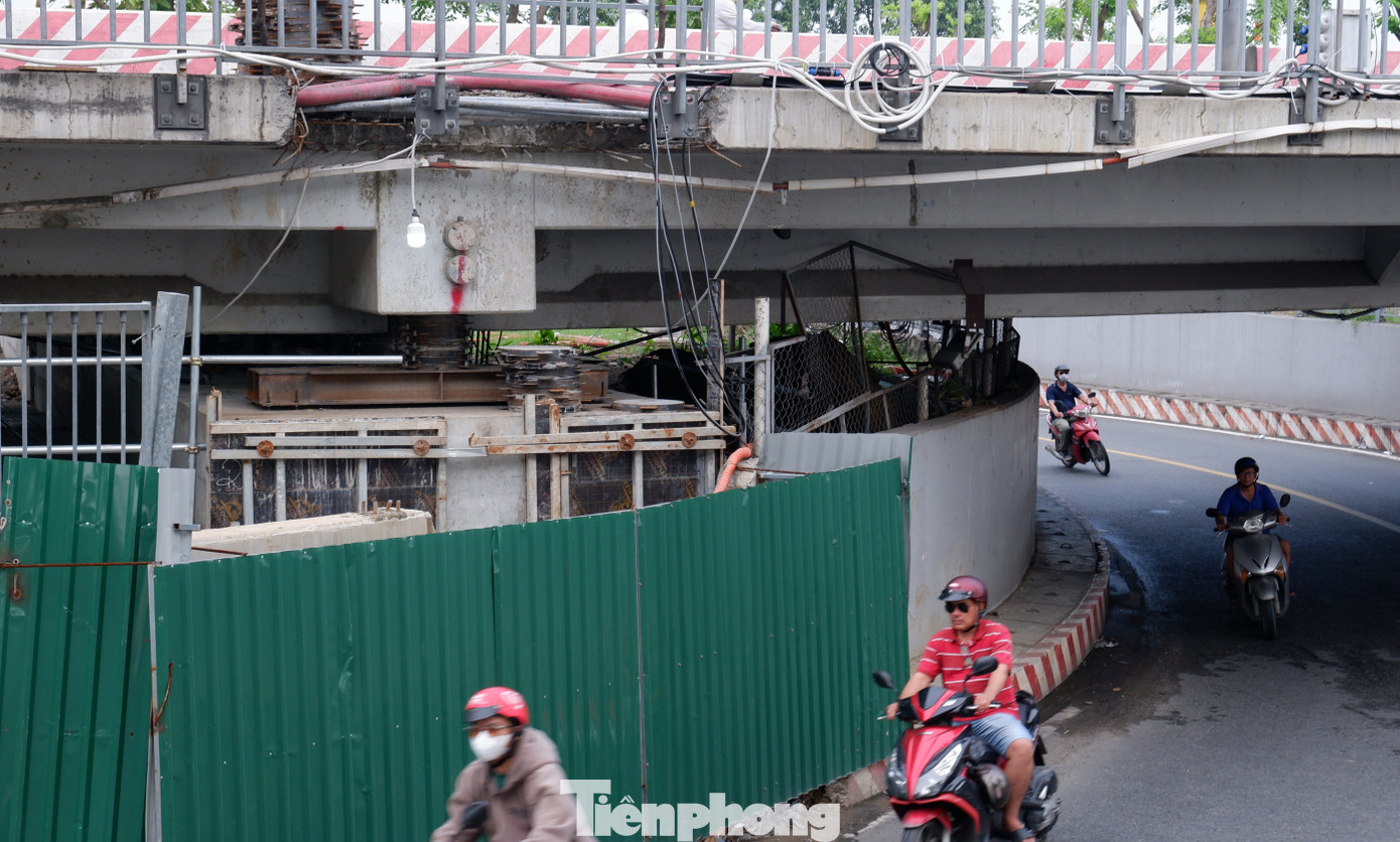 Hiện trạng cầu Bình Triệu 1 sau gần 3 tuần 'thần đèn' nâng tĩnh không - Ảnh 6