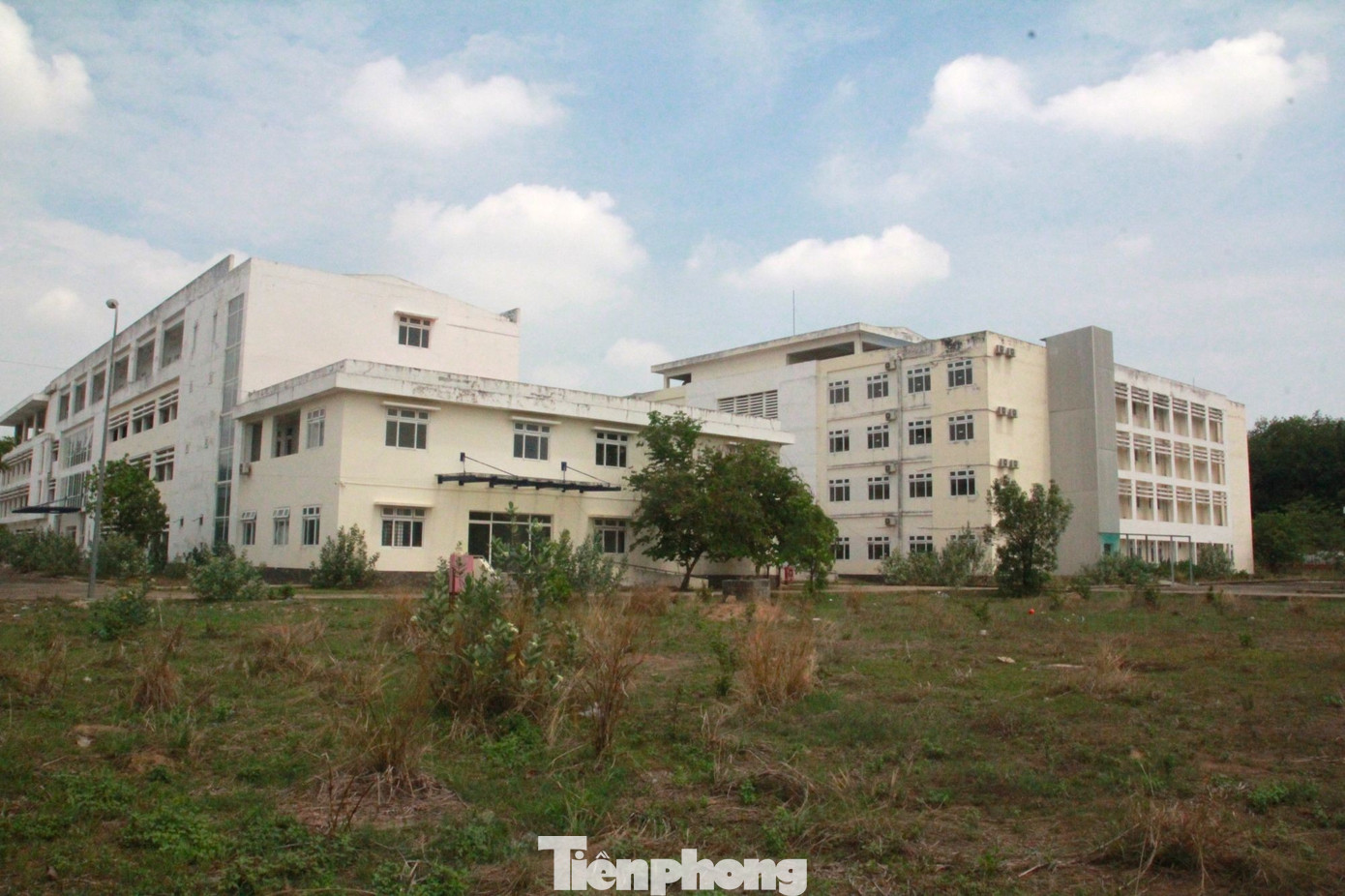 Cận cảnh bệnh viện 250 tỷ đồng tại TPHCM bị bỏ hoang nhiều năm - Ảnh 8