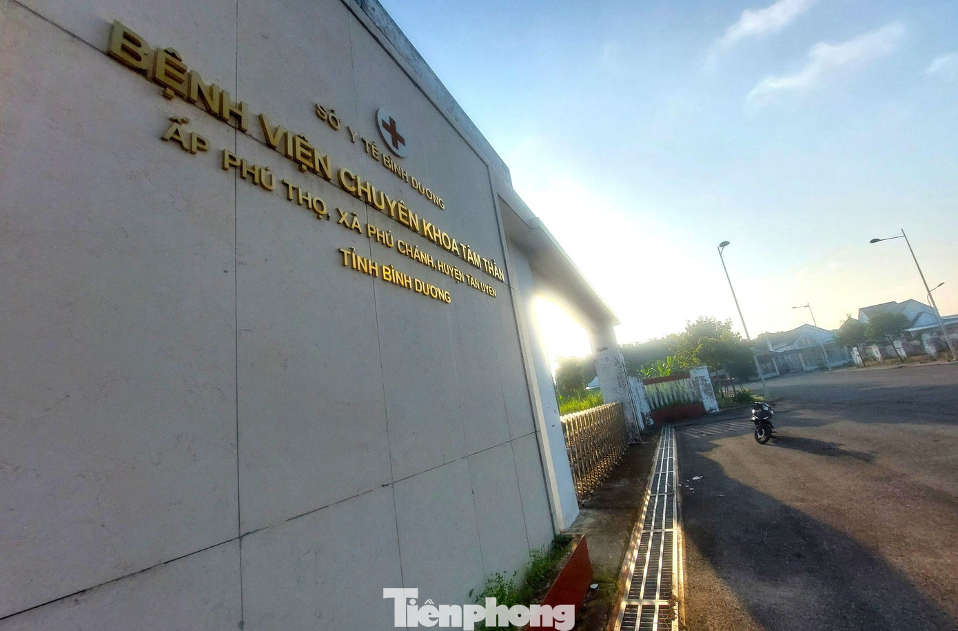 Cận cảnh bệnh viện 250 tỷ đồng tại TPHCM bị bỏ hoang nhiều năm - Ảnh 3