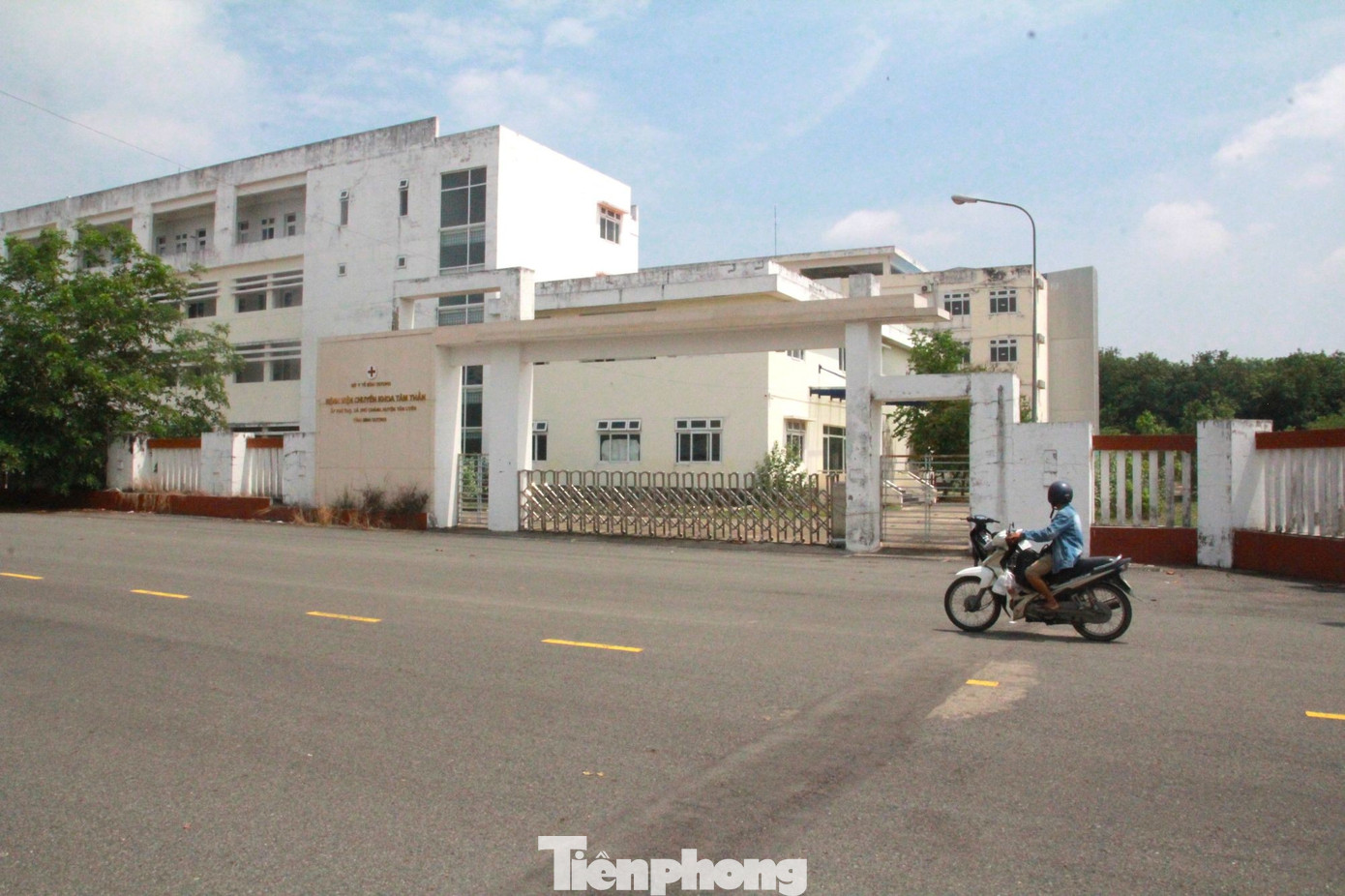 Cận cảnh bệnh viện 250 tỷ đồng tại TPHCM bị bỏ hoang nhiều năm - Ảnh 15