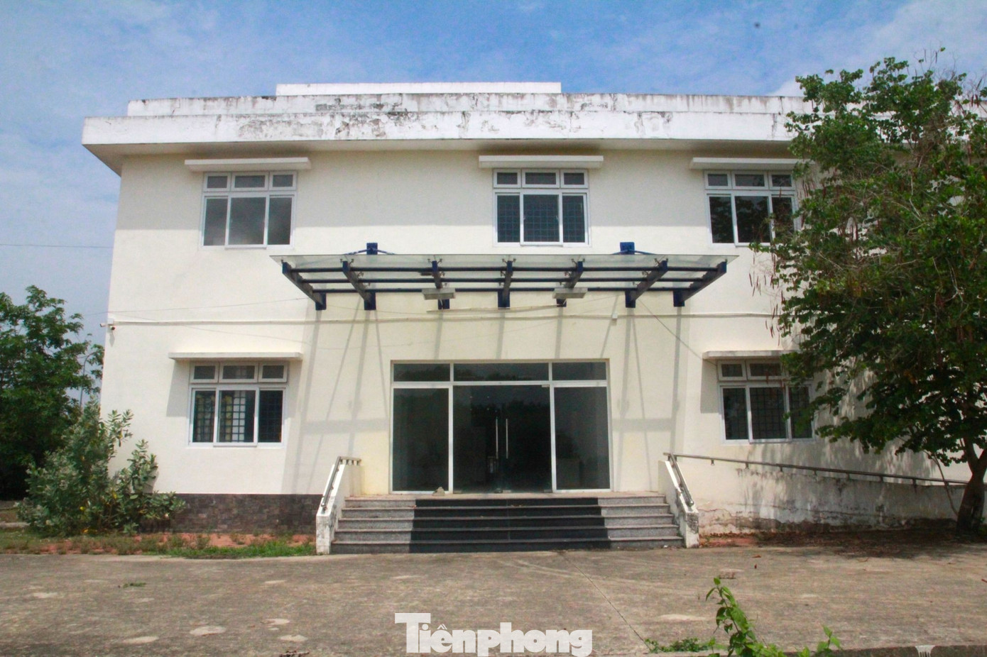 Cận cảnh bệnh viện 250 tỷ đồng tại TPHCM bị bỏ hoang nhiều năm - Ảnh 9