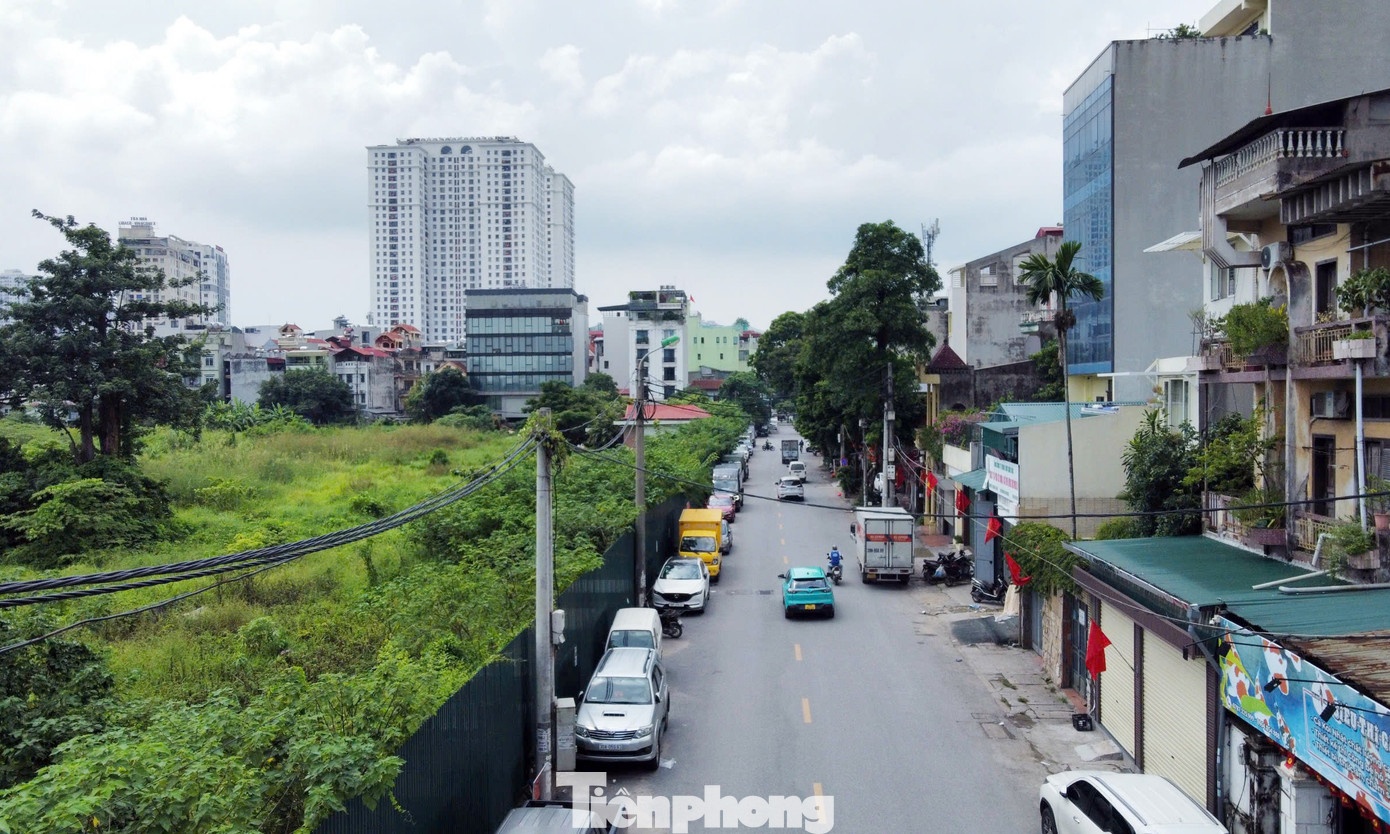 Cận cảnh khu đất bỏ hoang nhiều năm ở Hà Nội được thí điểm làm nhà ở - Ảnh 3