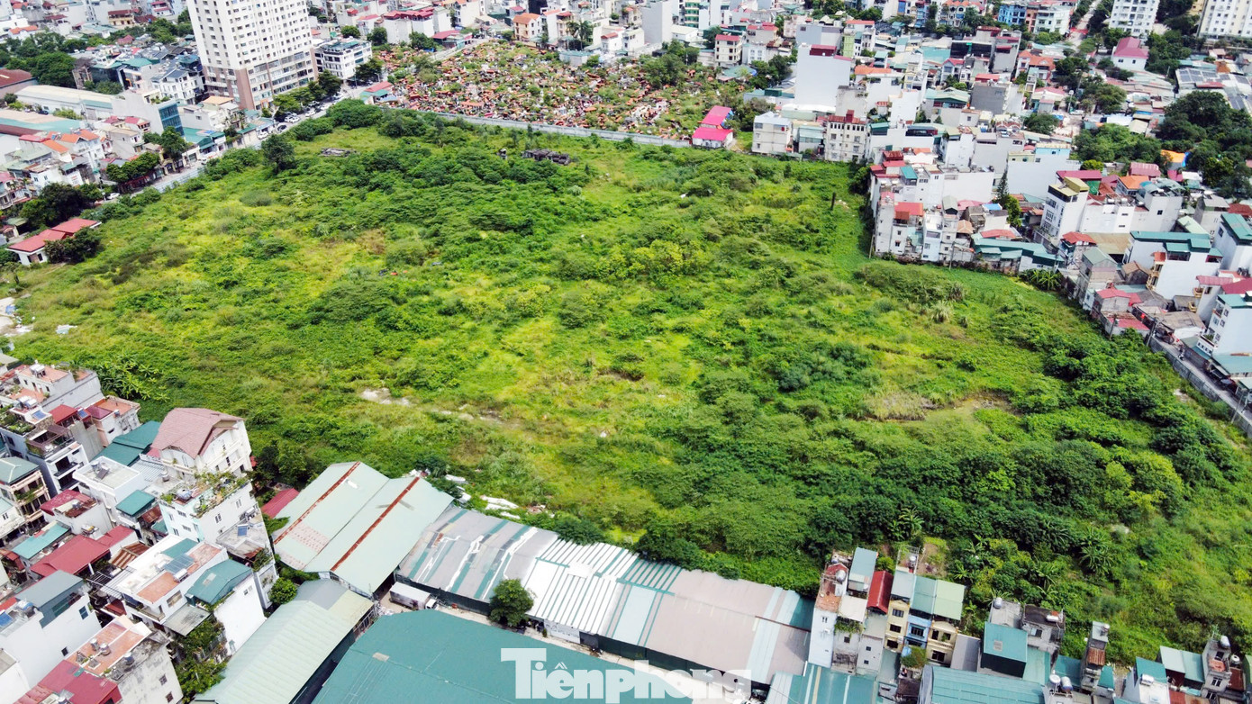 Cận cảnh khu đất bỏ hoang nhiều năm ở Hà Nội được thí điểm làm nhà ở - Ảnh 1