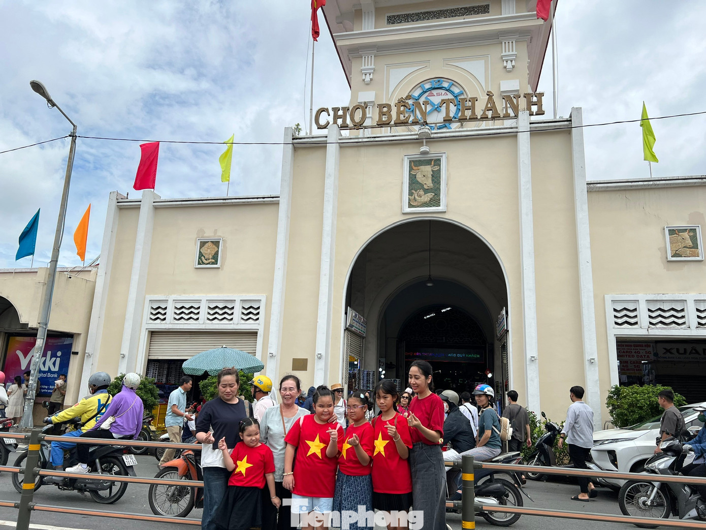 Cảnh trái ngược ở 'thiên đường mua sắm' Sài thành: Chỗ chen chân, nơi vắng lặng - Ảnh 1