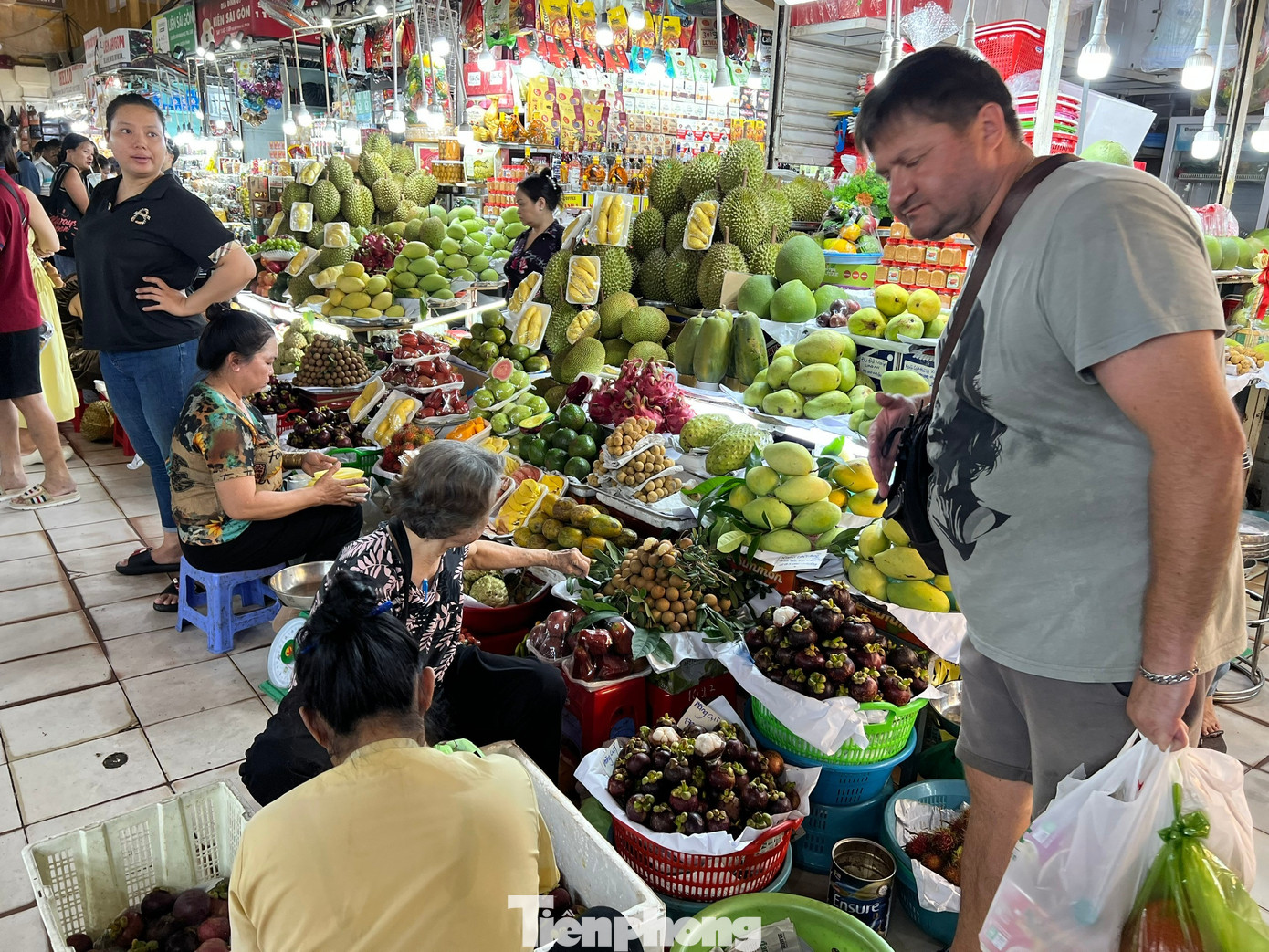 Cảnh trái ngược ở 'thiên đường mua sắm' Sài thành: Chỗ chen chân, nơi vắng lặng - Ảnh 10