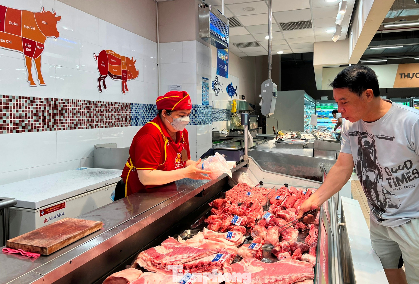 Giá rau củ 'tăng cấp' theo mưa bão - Ảnh 3