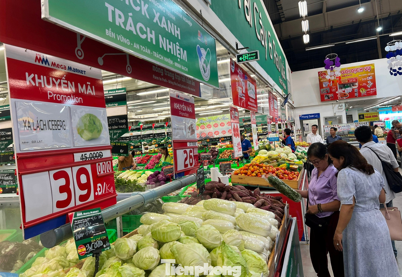 Giá rau củ 'tăng cấp' theo mưa bão - Ảnh 6