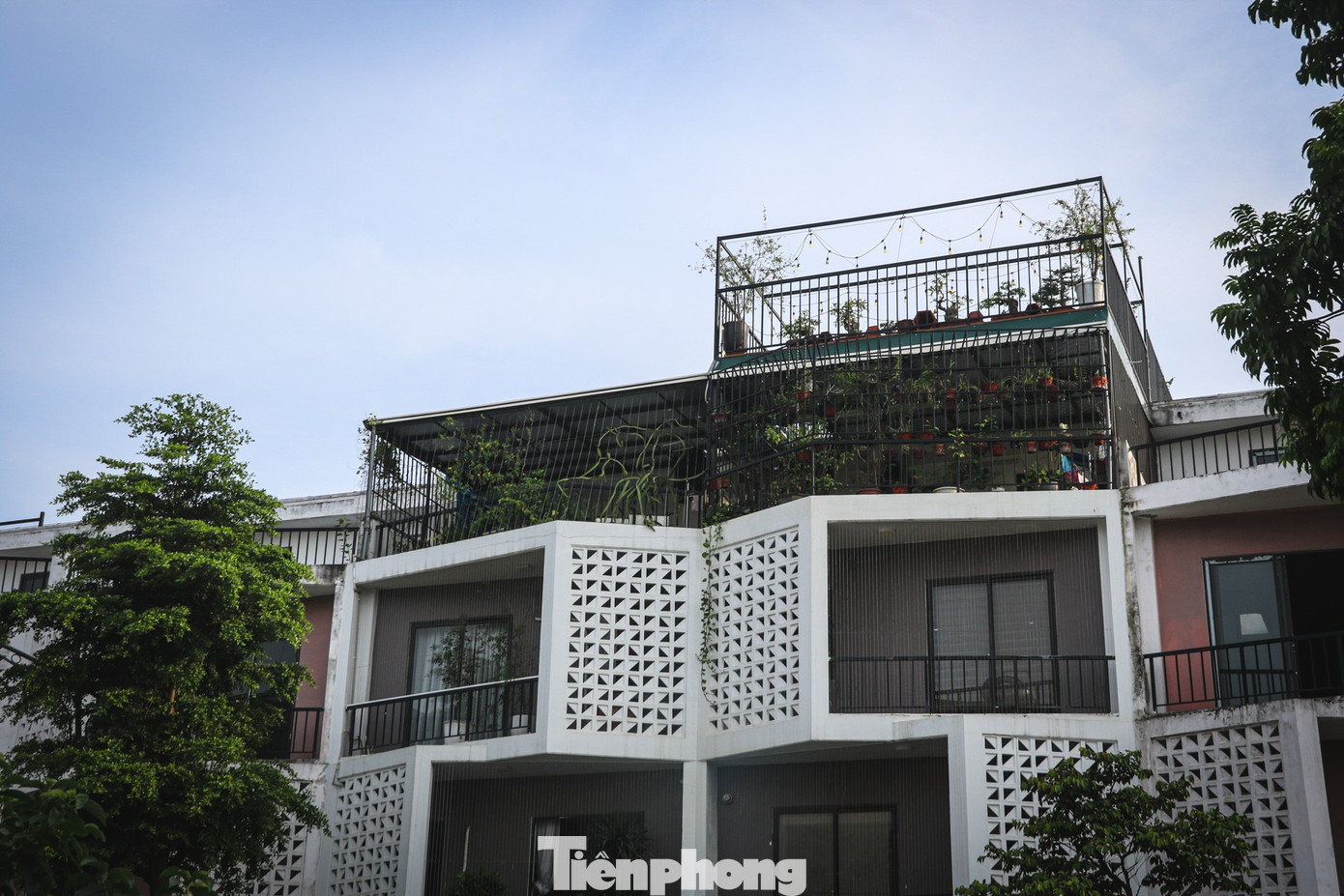 Khu biệt thự, nhà liền kề bị cơi nới, 'đội' tôn như khu tập thể cũ ở Hà Nội - Ảnh 5