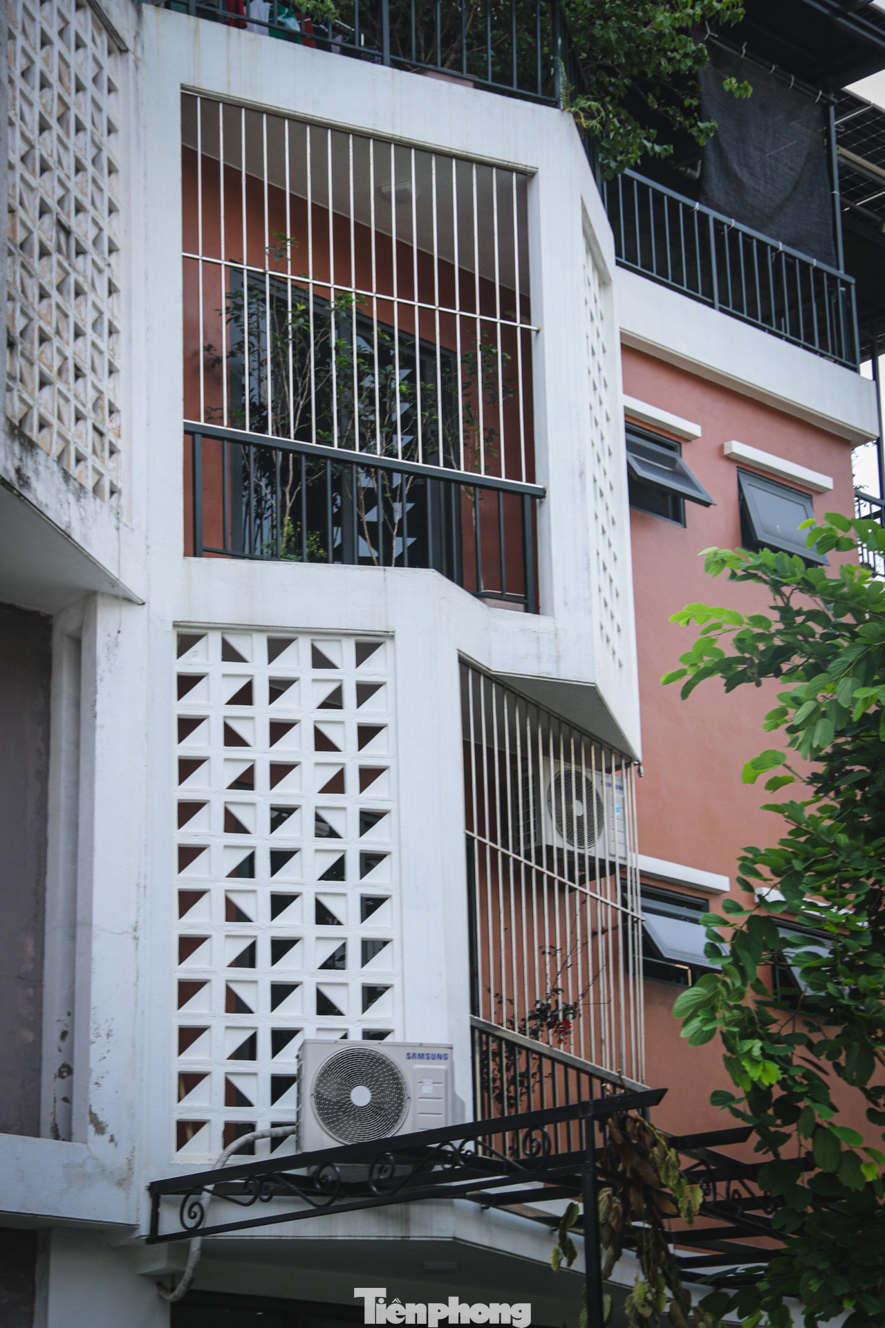 Khu biệt thự, nhà liền kề bị cơi nới, 'đội' tôn như khu tập thể cũ ở Hà Nội - Ảnh 4