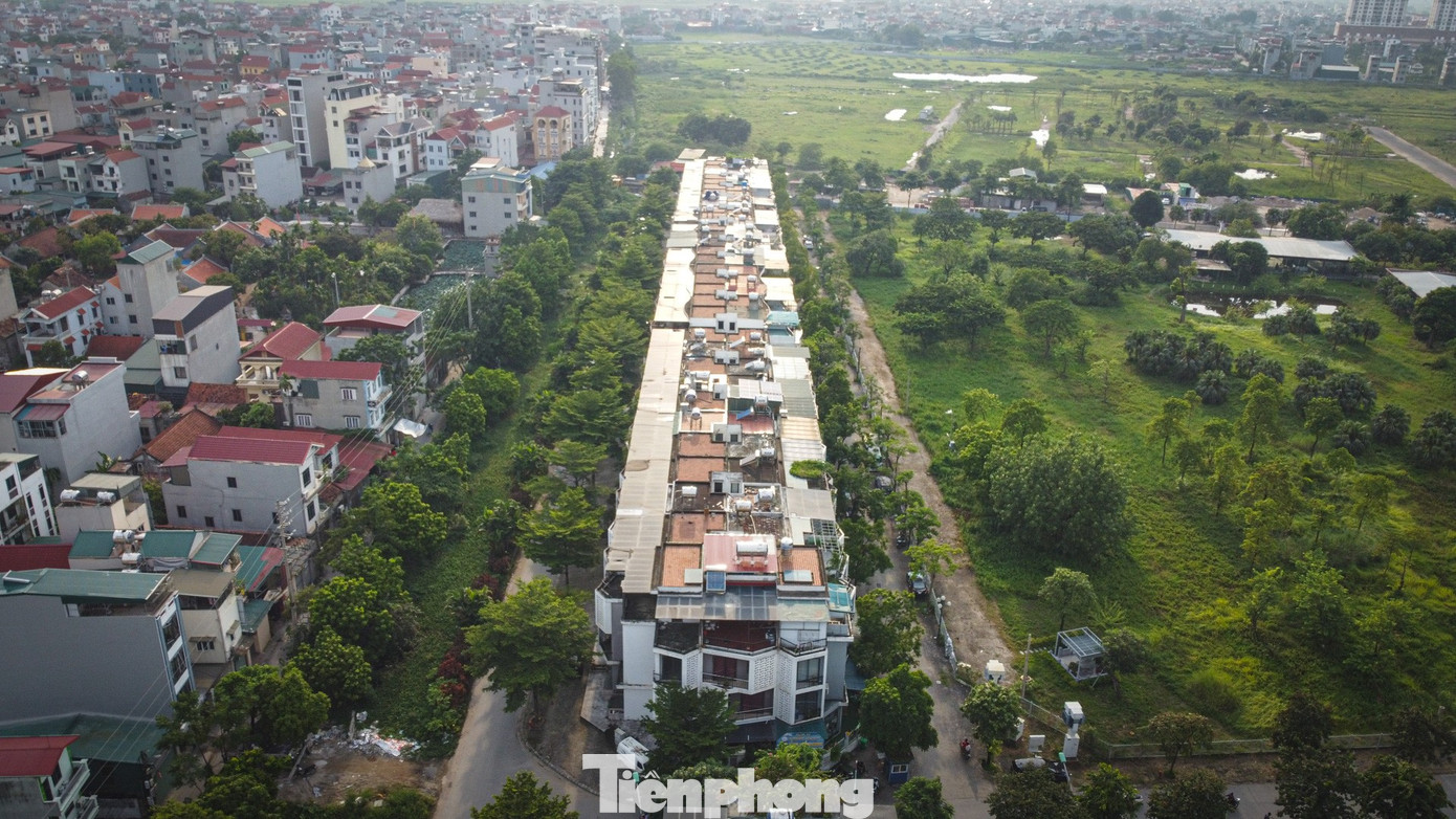 Khu biệt thự, nhà liền kề bị cơi nới, 'đội' tôn như khu tập thể cũ ở Hà Nội - Ảnh 7