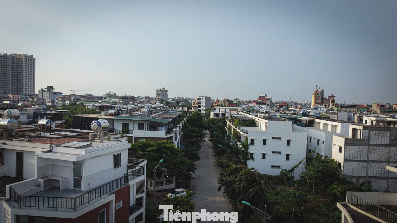 Khu biệt thự, nhà liền kề bị cơi nới, 'đội' tôn như khu tập thể cũ ở Hà Nội - Ảnh 8