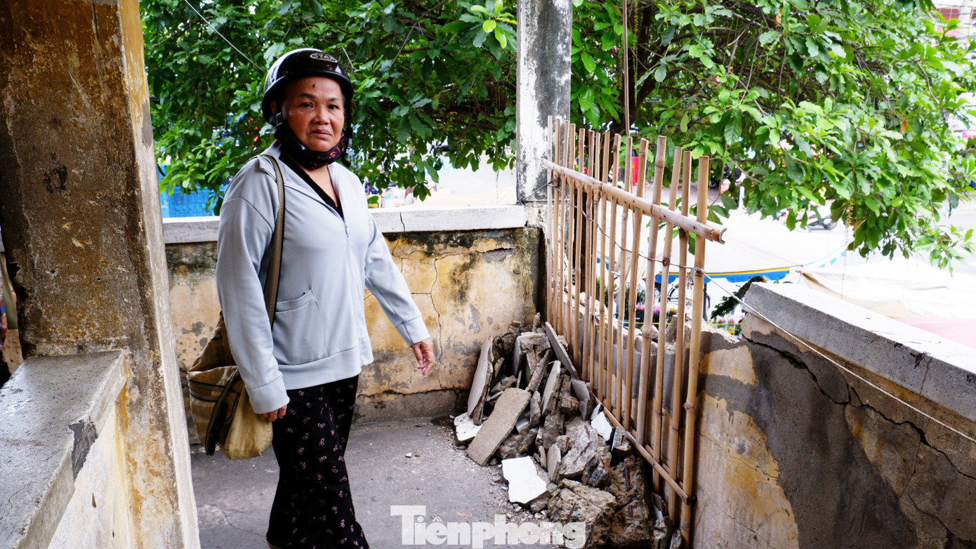 Sống bất an trong chung cư ở TPHCM: 'Nghe tiếng động mạnh là sợ trần rơi' - Ảnh 4