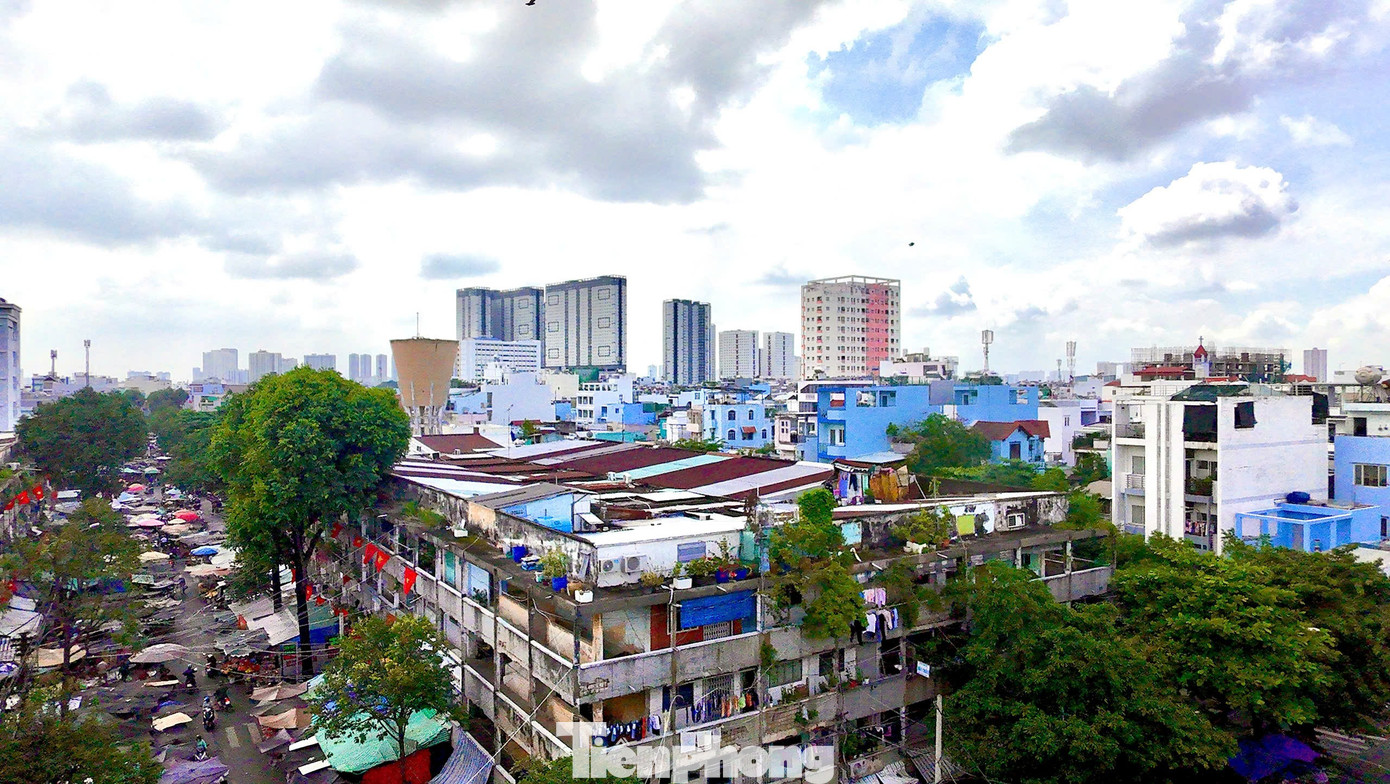 Sống bất an trong chung cư ở TPHCM: 'Nghe tiếng động mạnh là sợ trần rơi' - Ảnh 5