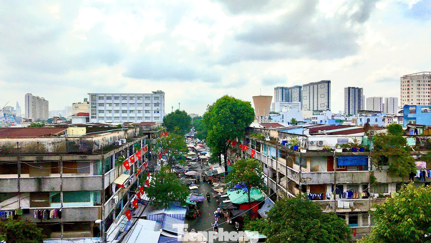 Sống bất an trong chung cư ở TPHCM: 'Nghe tiếng động mạnh là sợ trần rơi' - Ảnh 15