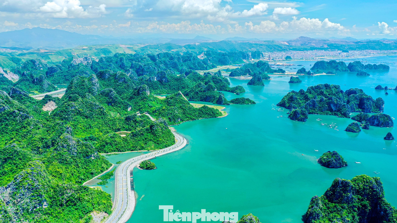Ngắm vịnh Bái Tử Long từ tuyến đường bao biển đẹp nhất Việt Nam - Ảnh 8