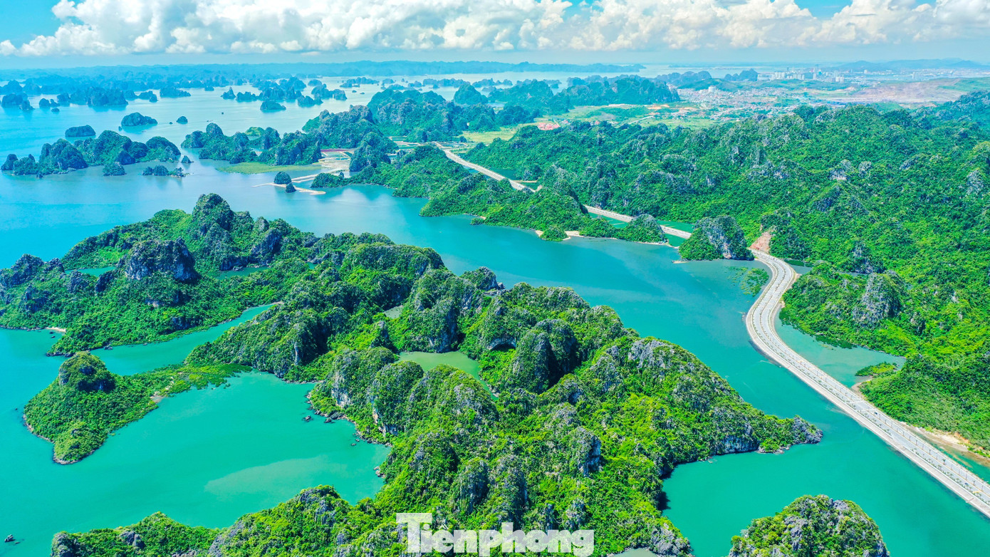 Ngắm vịnh Bái Tử Long từ tuyến đường bao biển đẹp nhất Việt Nam - Ảnh 15