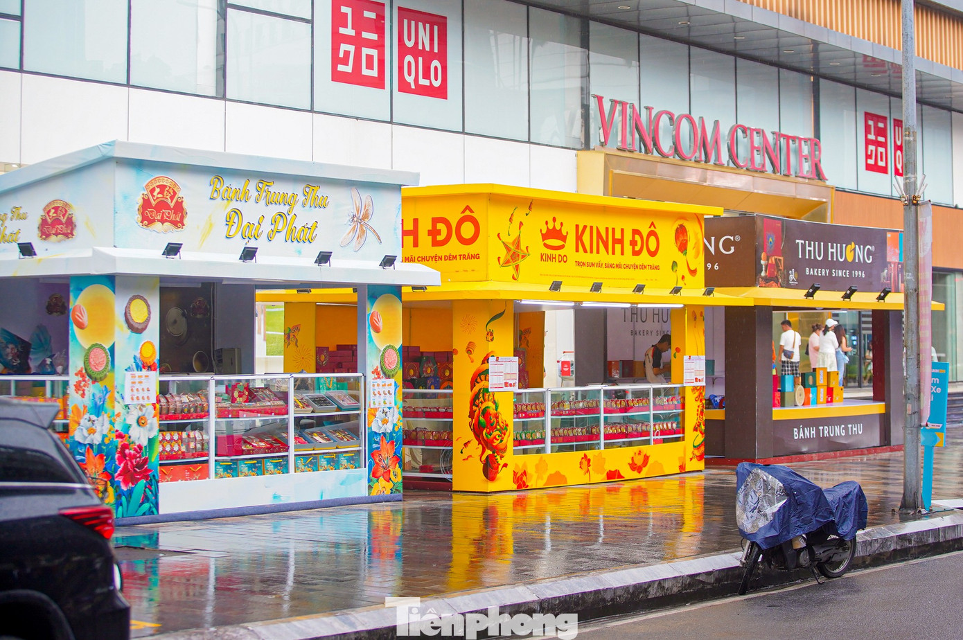 Bánh trung thu 'đổ bộ' khắp phố, tưởng không ế mà... ế không tưởng - Ảnh 1