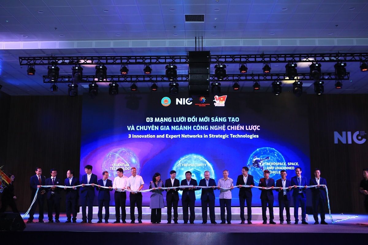 Những DN viết nên lịch sử cho UAV Việt Nam: Cảnh sát Mỹ đặt mua, đại gia địa ốc nhận hợp đồng xuất khẩu 'khủng', Viettel tung drone cảm tử tích hợp AI - Ảnh 5