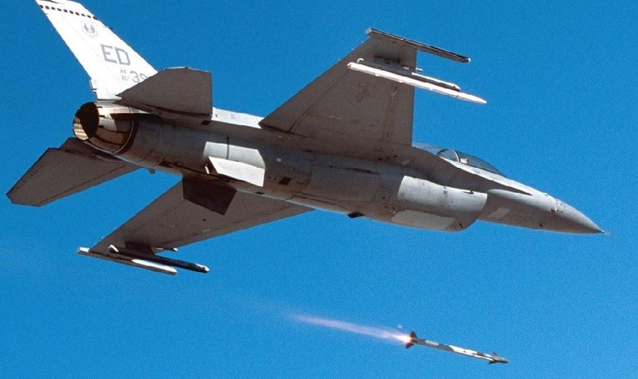 NATO đau đầu vì mất nửa triệu dollars để hạ 1 UAV - Ảnh 1