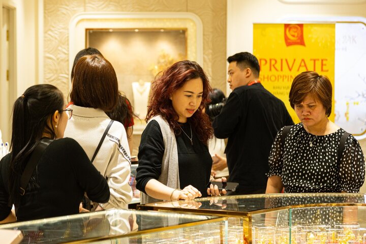 Vàng thế giới sẽ sớm vượt 3.800 USD/ounce, vàng trong nước khó bứt phá - Ảnh 1