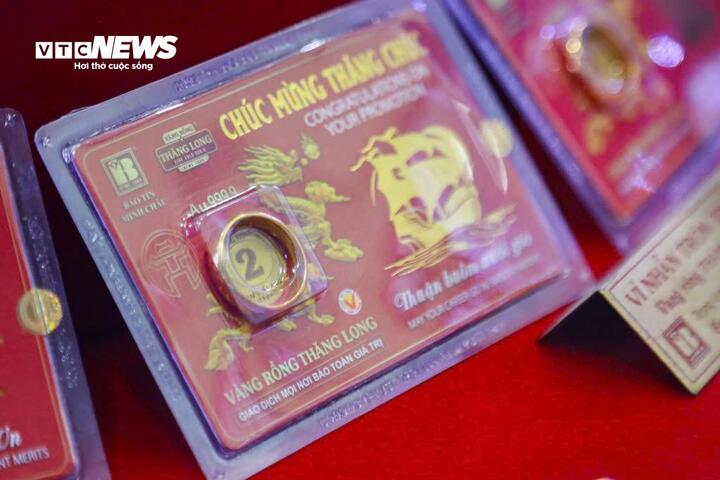 Vì sao giá vàng nhẫn giảm chậm hơn vàng miếng? - Ảnh 1
