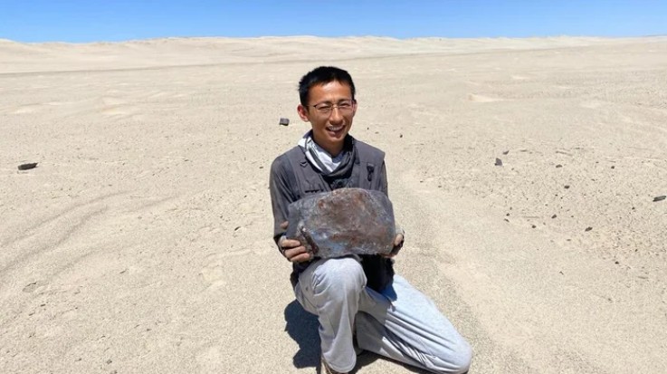 Đào đất hơn 10 tiếng, người đàn ông phát hiện vật thể lạ nặng tới 423 kg khiến giới khoa học kinh ngạc - Ảnh 3