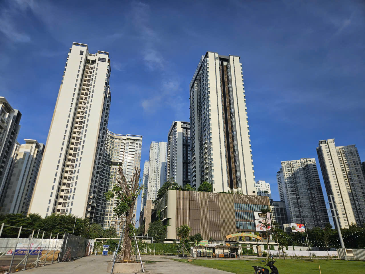 Thu nhập 20 triệu đồng/tháng và cách để người trẻ mua được nhà ở TP HCM? - Ảnh 2