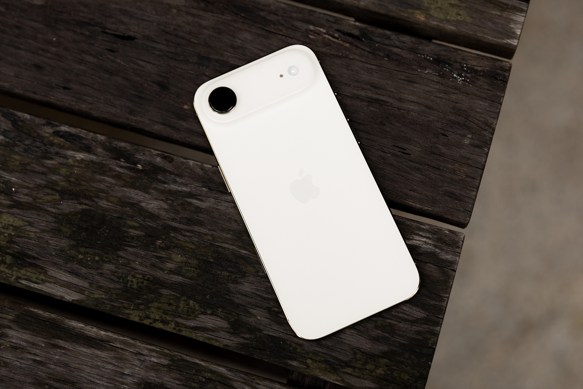 Mở hộp chiếc iPhone mỏng nhất thế giới vừa mở bán chính hãng tại Việt Nam - Ảnh 10