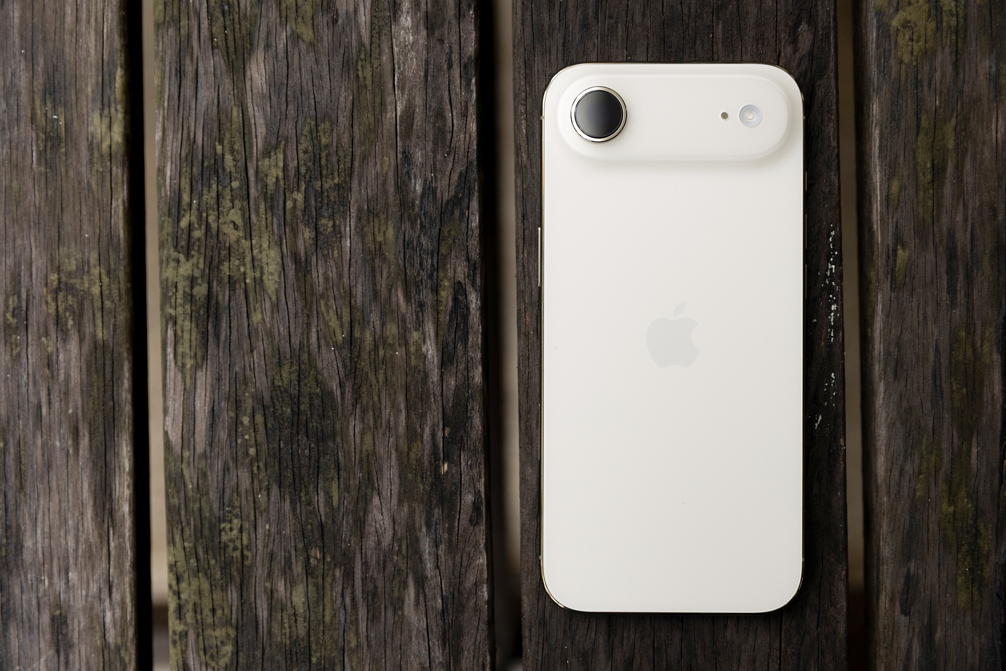 Mở hộp chiếc iPhone mỏng nhất thế giới vừa mở bán chính hãng tại Việt Nam - Ảnh 8