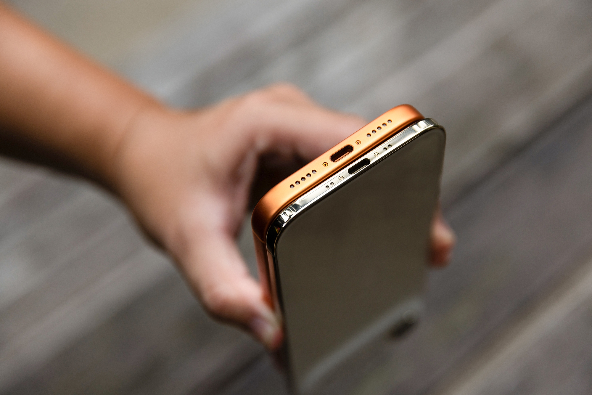 Mở hộp chiếc iPhone mỏng nhất thế giới vừa mở bán chính hãng tại Việt Nam - Ảnh 15