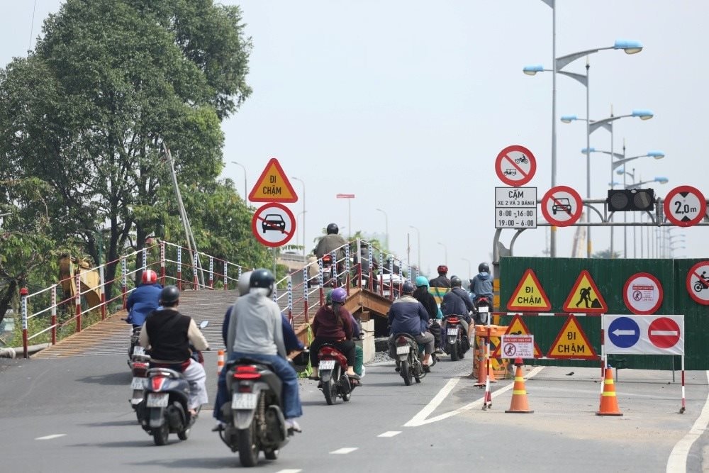 Chưa từng có tiền lệ ở Việt Nam: "Thần đèn" nâng cây cầu nặng 11.000 tấn lên cao thêm 1m, DN nào đứng sau? - Ảnh 5