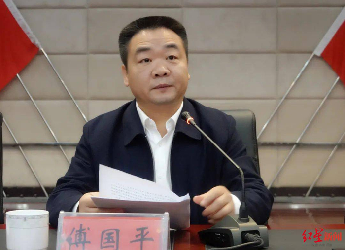 Chấn động Trung Quốc: 5 máy đếm tiền ‘sập nguồn’ vì bức tường tiền trong nhà quan tham - Ảnh 1