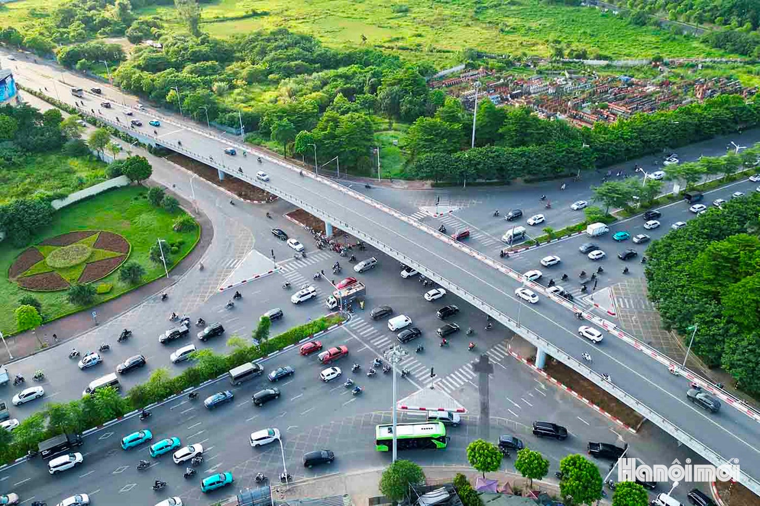 Cận cảnh nút giao Cổ Linh chuẩn bị xây hầm chui gần 750 tỷ đồng vào dịp 10-10 - Ảnh 2