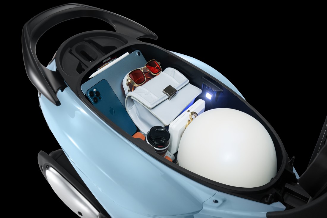 4 mẫu xe máy cốp rộng nhất mà chị em "rất ưng" - Ảnh 1