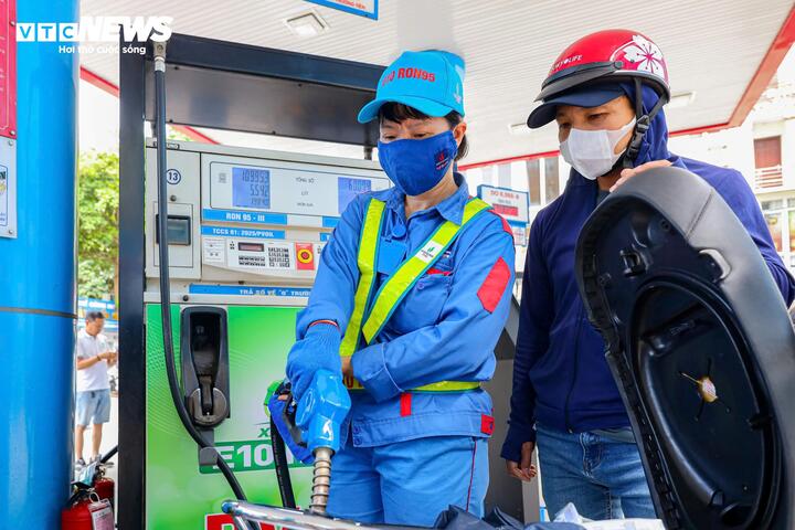 Sau 1 tháng mở bán, lượng xăng E10 tiêu thụ thế nào? - Ảnh 2