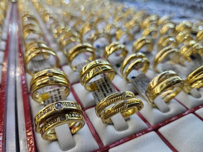 Cuối ngày 1-9, giá vàng tăng vọt, xuất hiện mốc đỉnh mới - Ảnh 1