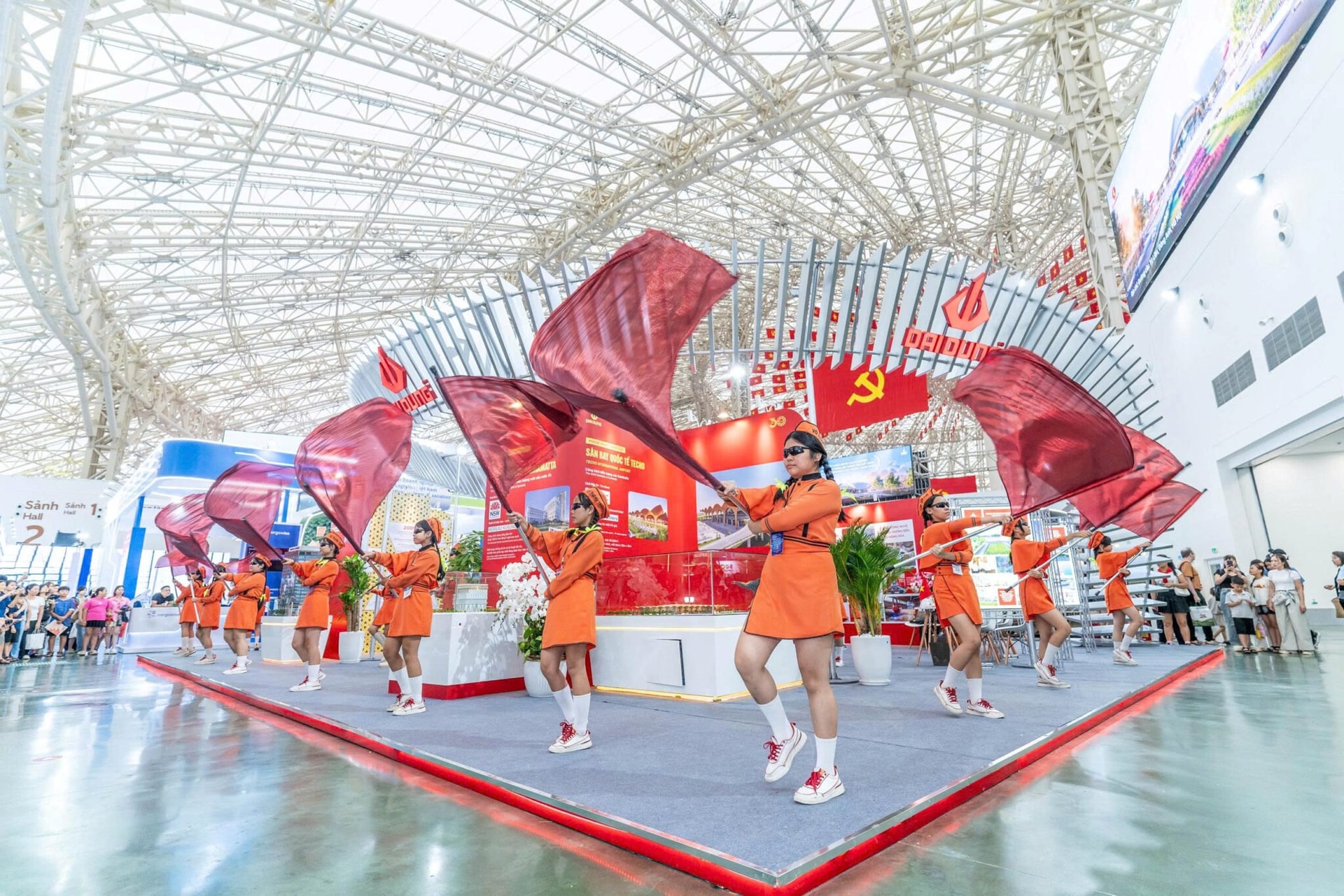 Thủ tướng khen vòm thép lớn nhất hành tinh do Đại Dũng thực hiện: Tốc độ thần tốc trong 10 tháng thay vì 2 năm, tôi rất tâm đắc và xúc động - Ảnh 3