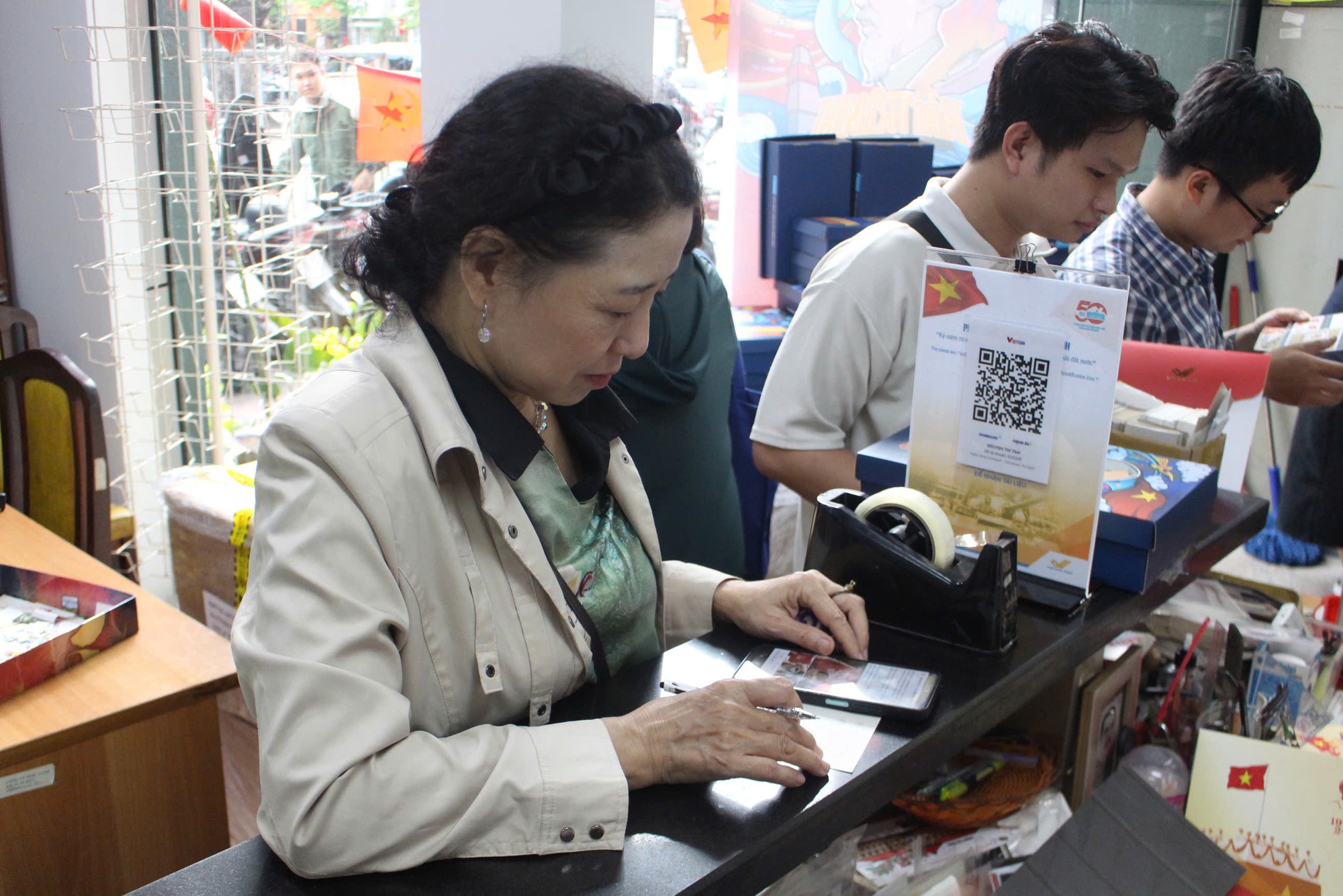 Đồng xu A80 "Tự hào Việt Nam" cháy hàng, nhiều người tiếc nuối vì không mua được - Ảnh 2